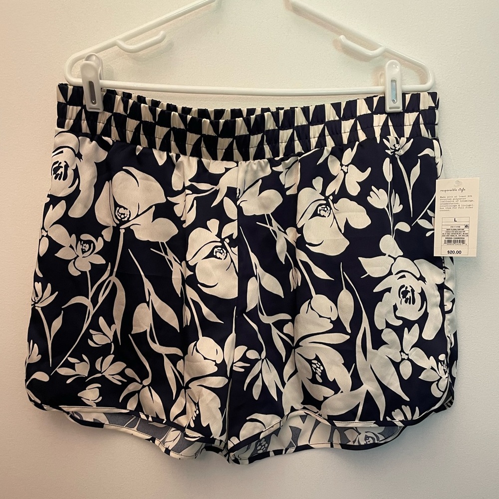 NWT Navy Blue & White A New Day Shorts - Large